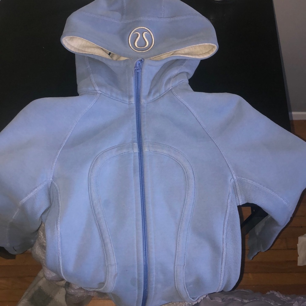 LULU LEMON SWEATER